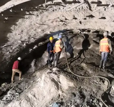 叶县拱顶带模注浆料的施工流程及注意事项